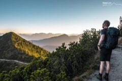 Aufstieg zum Herzogstand bei Sonnenuntergang Aufstieg zum Herzogstand bei Sonnenuntergang
