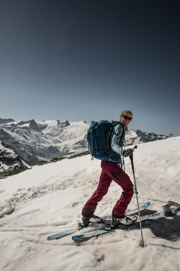 Jacqueline auf Skitour zum Hochgasser. Im Hintergrund ist der Grossvenediger zu sehen