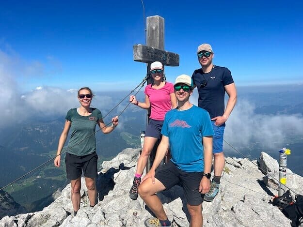 Gipfel Bild mit vier Bergsteigern am Hochkalter